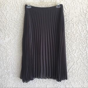 Gray pleated midi skirt